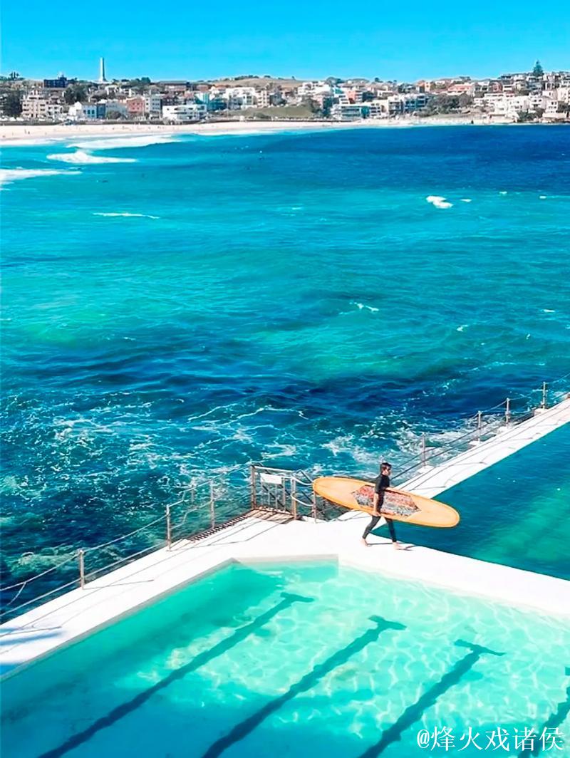 澳大利亚邦迪海滩突发随机枪击事件